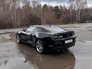 2018 Chevrolet Camaro 8-speed VI Рестайлинг, чёрный, 3500000 рублей, вид 5