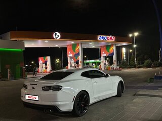 2020 Chevrolet Camaro 10-speed VI Рестайлинг, белый, 4860000 рублей, вид 4