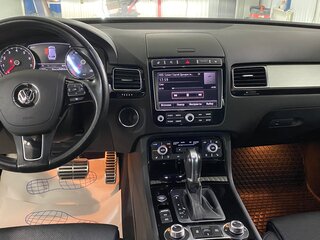 2017 Volkswagen Touareg II Рестайлинг, чёрный, 6700000 рублей, вид 4