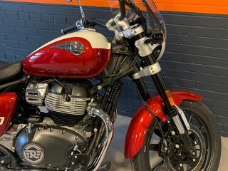 2024 Royal Enfield Super Meteor, красный, 792000 рублей, вид 2