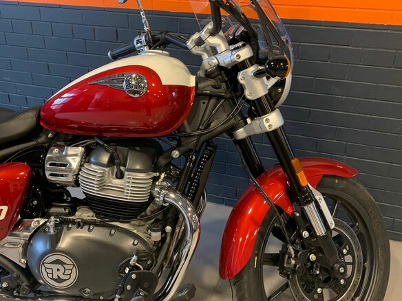 2024 Royal Enfield Super Meteor, красный, 792000 рублей - вид 1