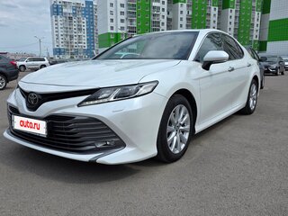 2018 Toyota Camry VIII (XV70), белый, 2950000 рублей, вид 1