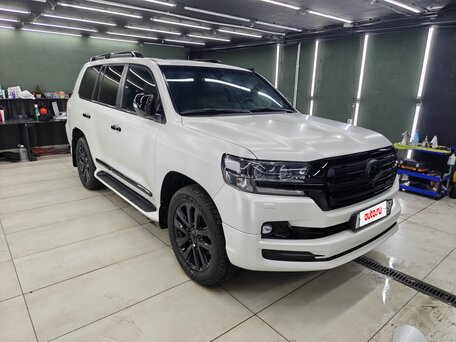 2018 Toyota Land Cruiser 200 Series Рестайлинг 2, белый, 8700000 рублей, вид 2