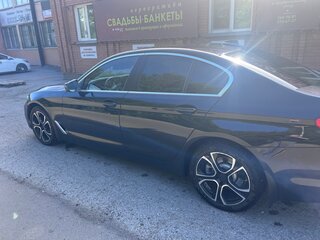 2018 BMW 5 серии 520d xDrive VII (G30/G31/G38), чёрный, 3200000 рублей, вид 4