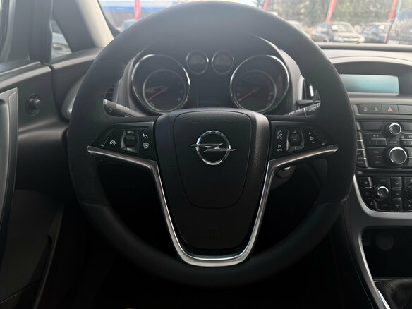2013 Opel Astra GTC J Рестайлинг, белый - вид 12