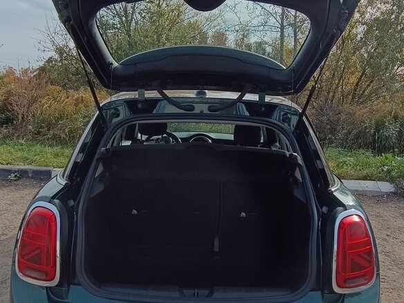 2018 Mini Hatch Cooper III (F55/F56) Рестайлинг, зелёный, 1550000 рублей - вид 12
