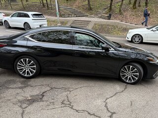 2018 Lexus ES 250 VII, чёрный, 3320000 рублей, вид 3