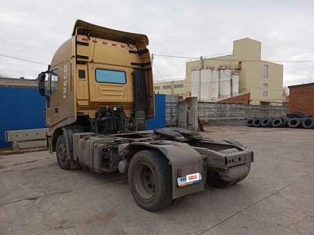 2023 IVECO-Hongyan 4x2, жёлтый, 2635425 рублей, вид 4