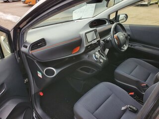 2018 Toyota Sienta II, чёрный, 1250000 рублей, вид 4