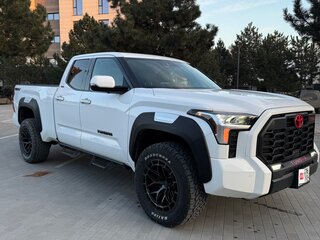 2022 Toyota Tundra Double Cab III, белый, 6990000 рублей, вид 1