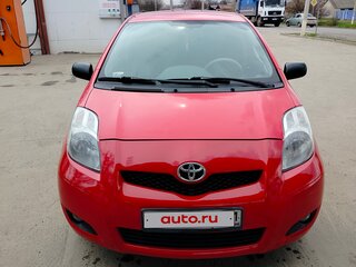 2010 Toyota Yaris II Рестайлинг, красный, 590000 рублей, вид 3