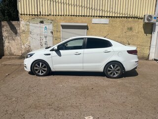 2015 Kia Rio III Рестайлинг, белый, 1130000 рублей, вид 5