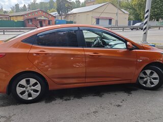 2015 Hyundai Solaris I Рестайлинг, оранжевый, 750000 рублей, вид 4