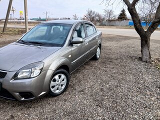 2011 Kia Rio II Рестайлинг, серый, 800000 рублей, вид 2