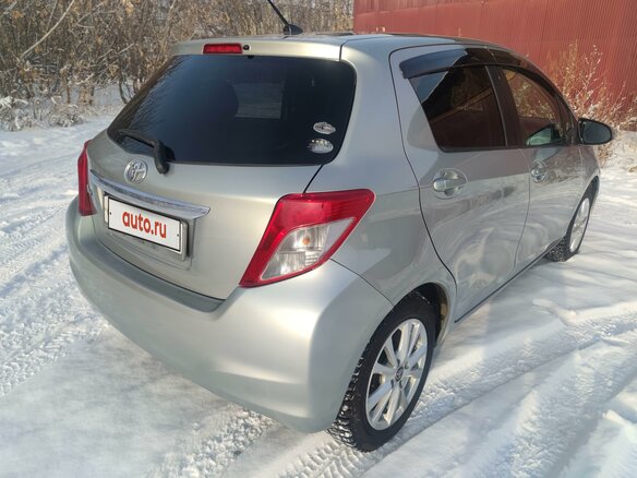 2011 Toyota Vitz III (XP130), серый, 860000 рублей - вид 4