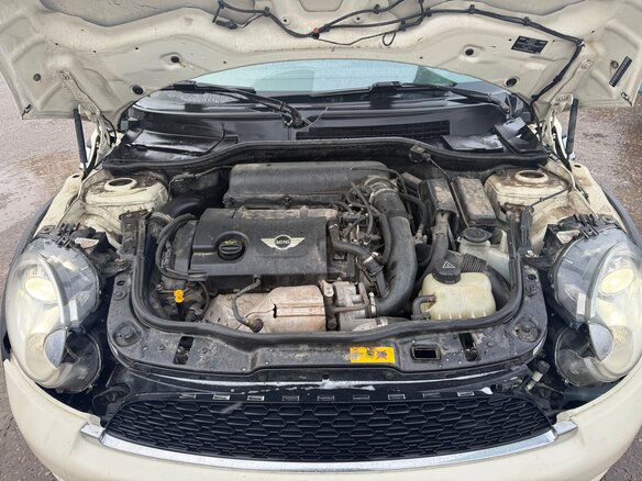 2012 Mini Hatch Cooper S II (R56) Рестайлинг, белый, 1300000 рублей - вид 6