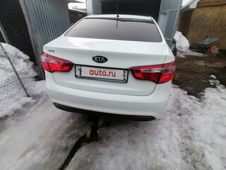 2013 Kia Rio 5-speed III, белый, 985000 рублей, вид 3