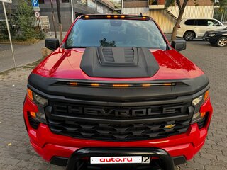 2022 Chevrolet Silverado Double Cab IV (T1XX) Рестайлинг, красный, 4200000 рублей, вид 4