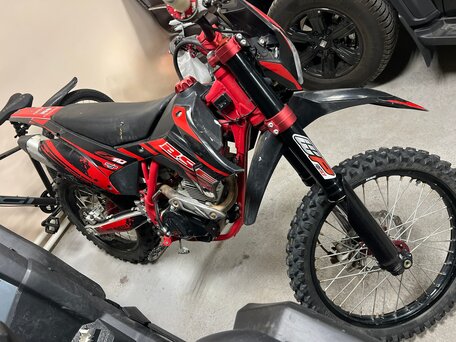 2022 BSE Z10, красный, 199000 рублей, вид 1