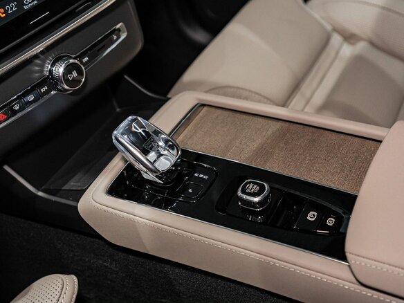 2025 Volvo XC90 B5 II Рестайлинг 2, красный - вид 23