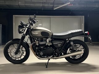 2022 Triumph Street Twin, серый, 860000 рублей, вид 1
