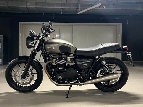 2022 Triumph Street Twin, серый, 860000 рублей, вид 1