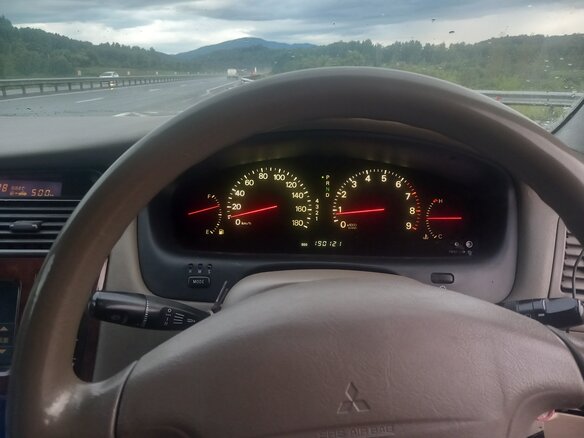 2000 Mitsubishi Diamante II, чёрный, 600000 рублей - вид 8