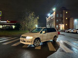 1997 Mitsubishi Chariot Grandis III, белый, 270000 рублей, вид 2