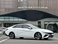 2023 Hyundai Elantra VII (CN7) Рестайлинг, белый - вид 2