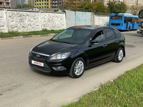 2010 Ford Focus II Рестайлинг, чёрный - вид 2