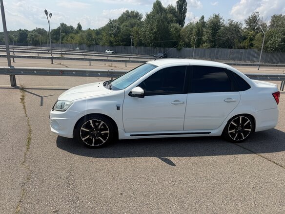 2018 Lada (ВАЗ) Granta Sport I, белый, 700000 рублей - вид 4