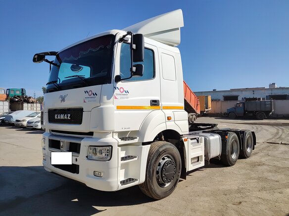 2016 КамАЗ 65206, белый - вид 2