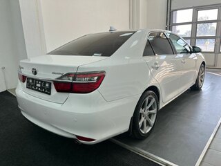 2013 Toyota Camry Japan Market VII (XV50), белый, 1675000 рублей, вид 4