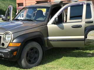 2004 Jeep Liberty (North America) I, бежевый, 850000 рублей, вид 4