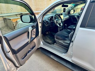 2012 Toyota Land Cruiser Prado 150 Series, серебристый, 3100000 рублей, вид 5