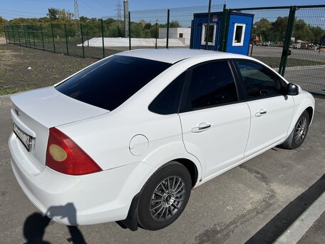 2010 Ford Focus II Рестайлинг, белый, 499000 рублей, вид 4