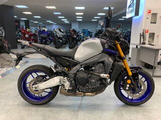2023 Yamaha MT-09 (FZ-09), серебристый, 1113000 рублей, вид 1