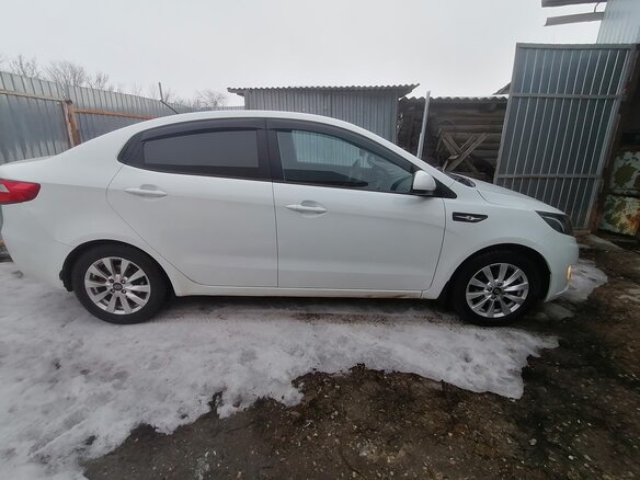 2013 Kia Rio 5-speed III, белый, 985000 рублей - вид 3