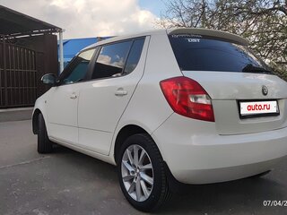 2011 Skoda Fabia II Рестайлинг, белый, 670000 рублей, вид 4