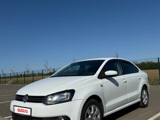 2015 Volkswagen Polo V, белый, 900000 рублей, вид 1