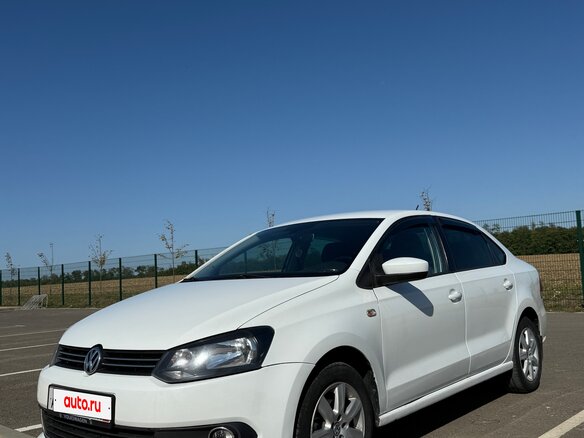 2015 Volkswagen Polo V, белый, 900000 рублей