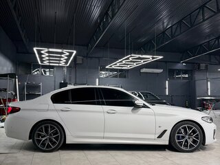 2021 BMW 5 серии 530i VII (G30/G31/G38) Рестайлинг, белый, 4630000 рублей, вид 3