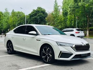 2023 Skoda Octavia IV (A8), белый, 1890000 рублей, вид 1