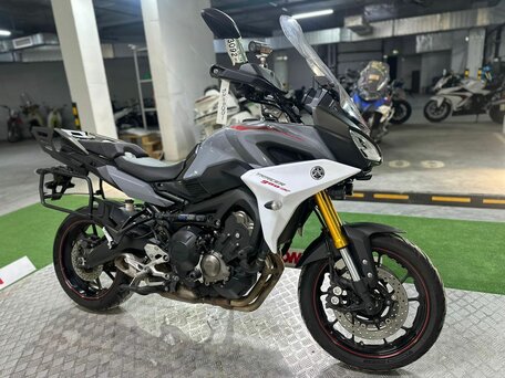 2018 Yamaha MT-09 Tracer (FJ-09), серый, 755000 рублей, вид 3