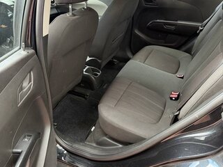 2013 Chevrolet Aveo II, чёрный, 700000 рублей, вид 4