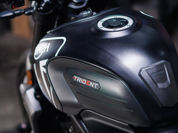 2021 Triumph Trident 660, чёрный - вид 21