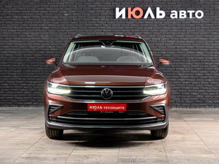 2021 Volkswagen Tiguan II Рестайлинг, коричневый, 2460000 рублей, вид 2