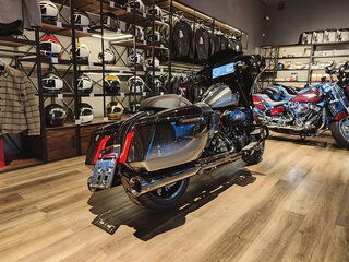2025 Harley-Davidson CVO Street Glide, серый, 5790000 рублей, вид 3