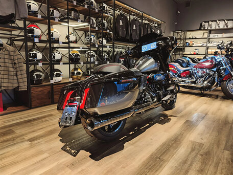 2025 Harley-Davidson CVO Street Glide, серый, 5790000 рублей, вид 3