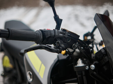 2017 Yamaha MT-09 (FZ-09), серый, 999999 рублей, вид 5